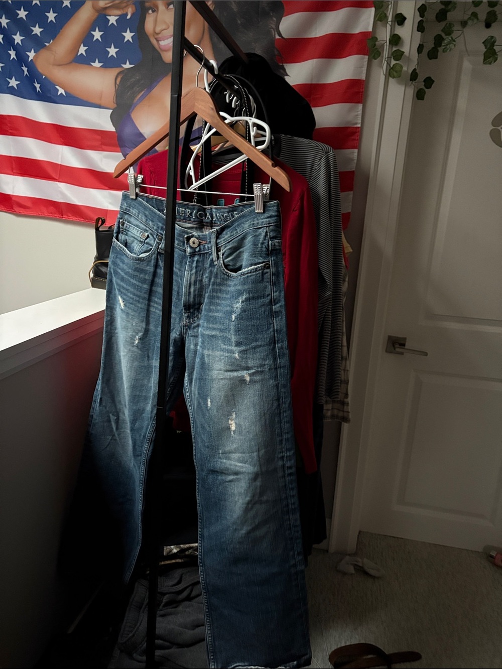 American Eagle vintage bootcut Y2K Grunge Men’s Jeans distressed